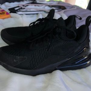 NEW NIKE AIR 270’s